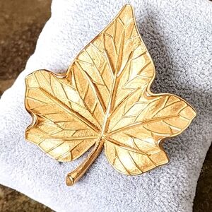 Crown Trifari Maple Leaf Brooch Textured Gold Tone Vintage 2" Canadian Pride